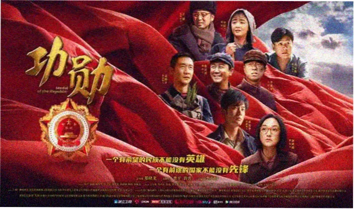 母亲动漫电影在线观看轮播：冬夜厨房灯光下缝补衣物的母亲